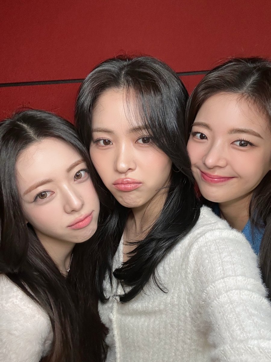 [ #집대성 ]
선배님 선배님🎵 오세요 오세요🤗
#대성 선배님과 JYP들이 했습니다🏠🎵

🏠 youtu.be/SaFTT7uFvpY

#ITZY #MIDZY <a href="/ITZYofficial/">ITZY</a>
<a href="/d_lable/">DAESUNG</a>