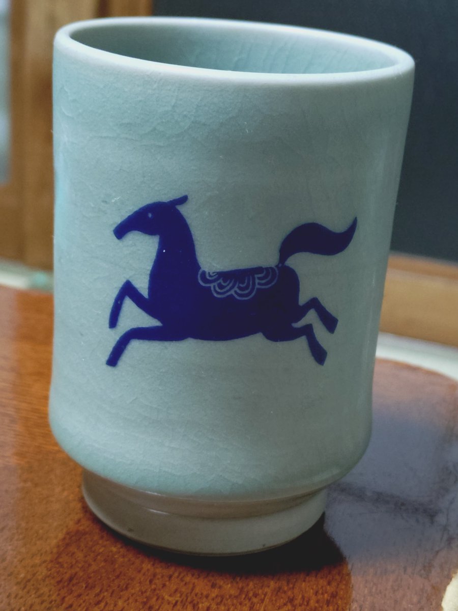 京月窯　湯呑
かわいい絵柄の相馬焼です。プリントしたうえで、もう一度焼いて定着させているそうです