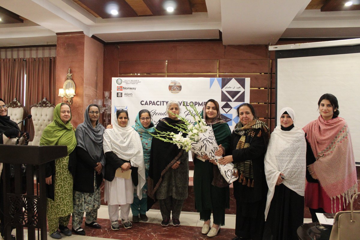 netpakofficial's tweet photo. Capacity-building session held on 29 Jan 2026 by Mera Ghar – NET to strengthen coordination between Gender Desks and Pro Bono Lawyers in KP for improved access to justice and protection services.

#MeraGharNET #AccessToJustice #GBV #WomenProtection https://t.co/T1Q0ftXvQ5