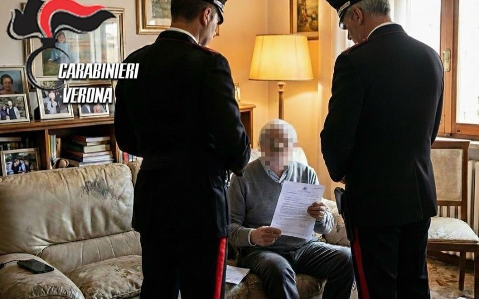 "Sei sospettato di rapina", si finge carabiniere e chiede consegna gioielli: arrestato 18enne 
tgverona.telenuovo.it/cronaca/2026/0…