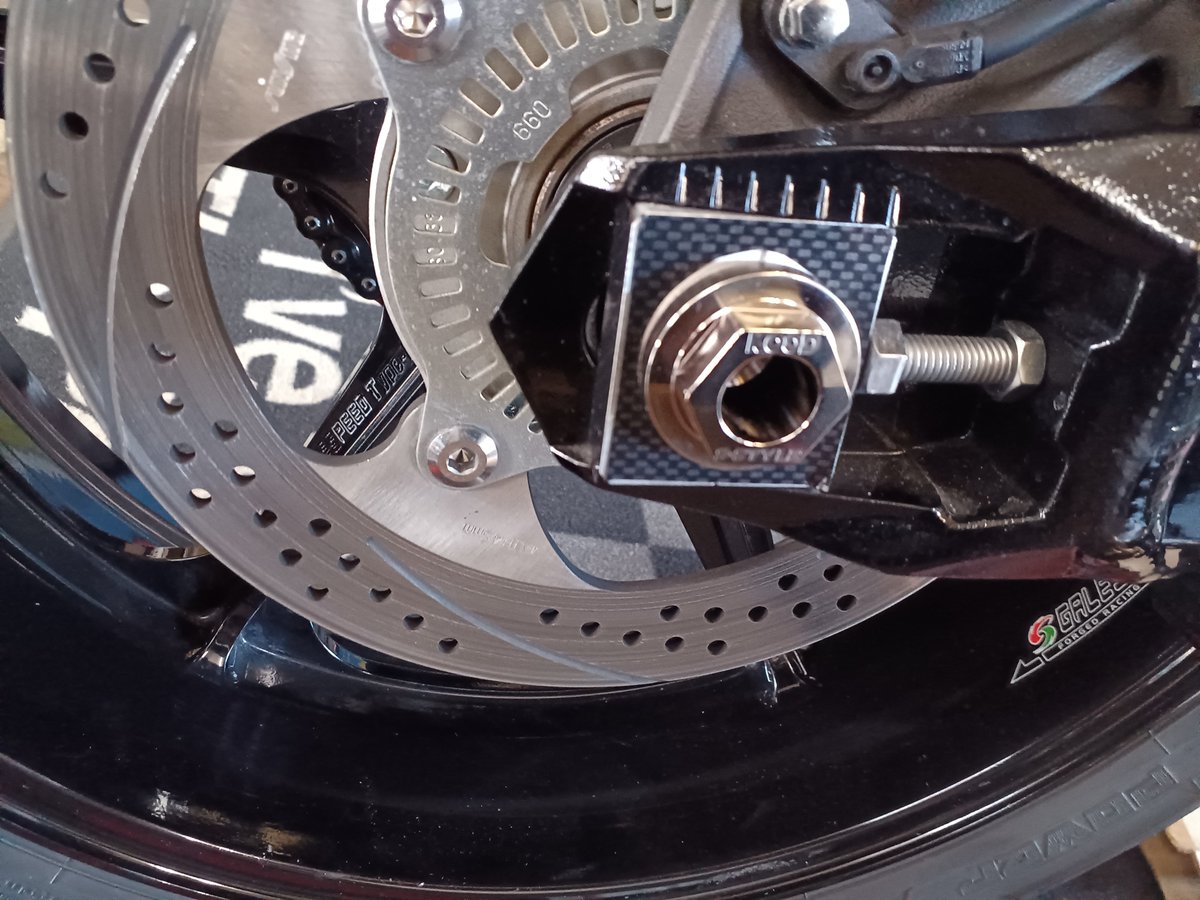 シバ @zx14r_ks さんの御紹介で Z900RS に S-STYLE 刻印入り KOOD