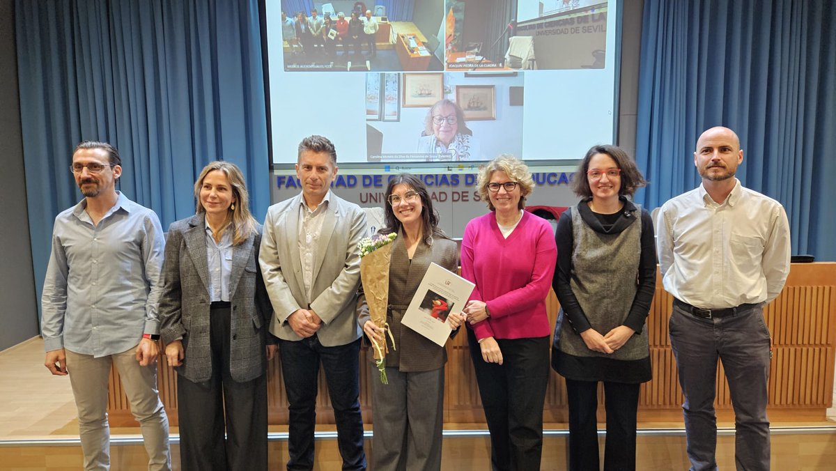 CASportUS's tweet photo. Ayer, nuestra compañera de @CASportUS Mayte Ortiz @M_OrtizRomero defendió su tesis titulada "La democratización del deporte practicado por mujeres en Sevilla desde 1975 hasta 1990 ¿una realidad cuestionable para las deportistas?" obteniendo un sobresaliente ¡ENHORABUENA! https://t.co/ya00L5dSBc