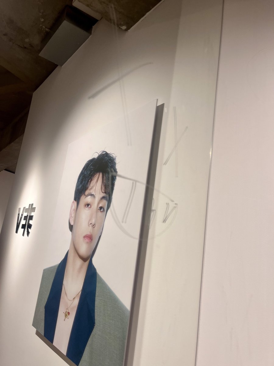 V TYPE 非 : ON-SITE IN SEOUL 昨日はテヒョンの展示会行ってきた 体調