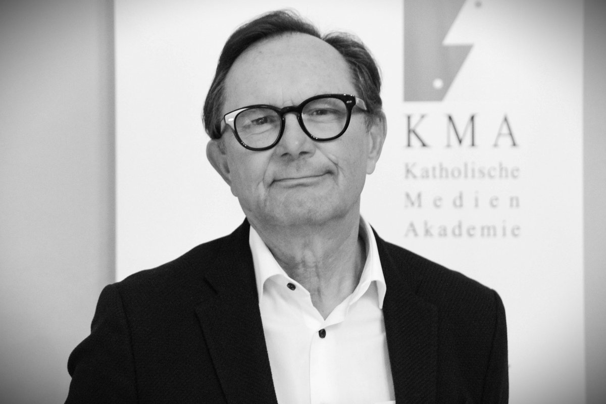 Kathpress_Wien's tweet photo. Der #ORF und die Katholische Medien Akademie (#KMA) trauern um Gerhard Klein. Der frühere ORF-Hauptabteilungsleiter und Leiter der Religionsabteilung ist am 29. Jänner nach schwerer Krankheit im Kreis der Familie verstorben, teilte der ORF mit. Klein war von 1997 bis 2019 Chef der Abteilung Religion im ORF-Fernsehen, seit 2010 leitete er zusätzlich die Wissenschaftsabteilung. Nach seiner Pensionierung übernahm Klein 2019 die Journalistische Leitung der KMA. -> https://t.co/Nj2Bpm8Hpp