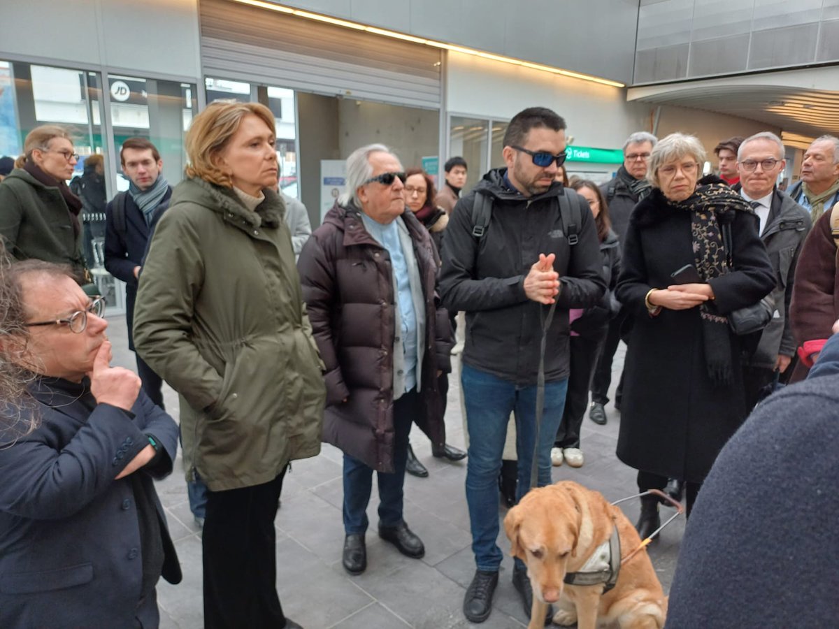 IDFmobilites's tweet image. ♿️ #Accessibilité @Ligne11_RATP : on avance, étape par étape
Avant-hier, nous avons rencontré avec des #usagers et des #associations à Rosny–Bois-Perrier et Mairie des Lilas : sur le terrain, on repère ce qui facilite le trajet… et ce qui bloque encore. Parce qu’un jour, on peut