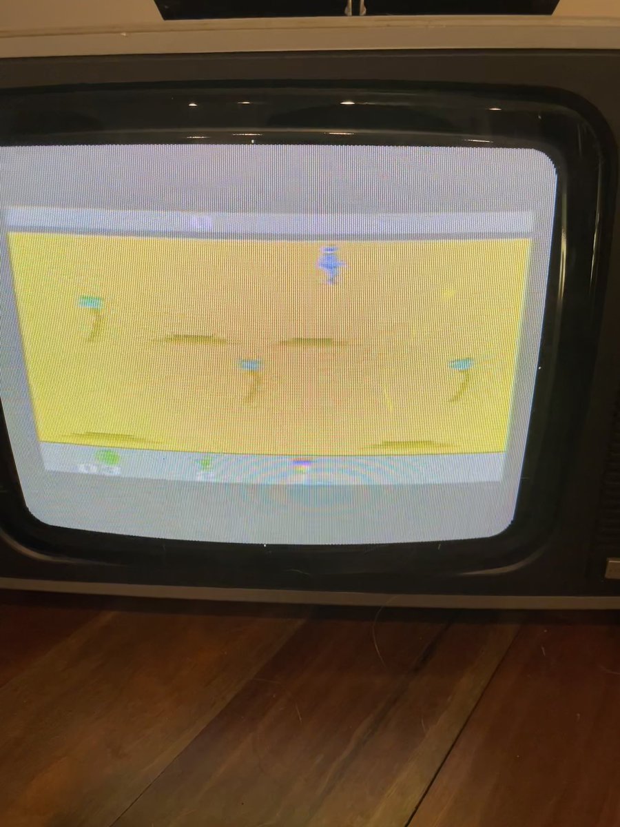 We have life! Got out my little portable Philips crt to fit the aesthetic