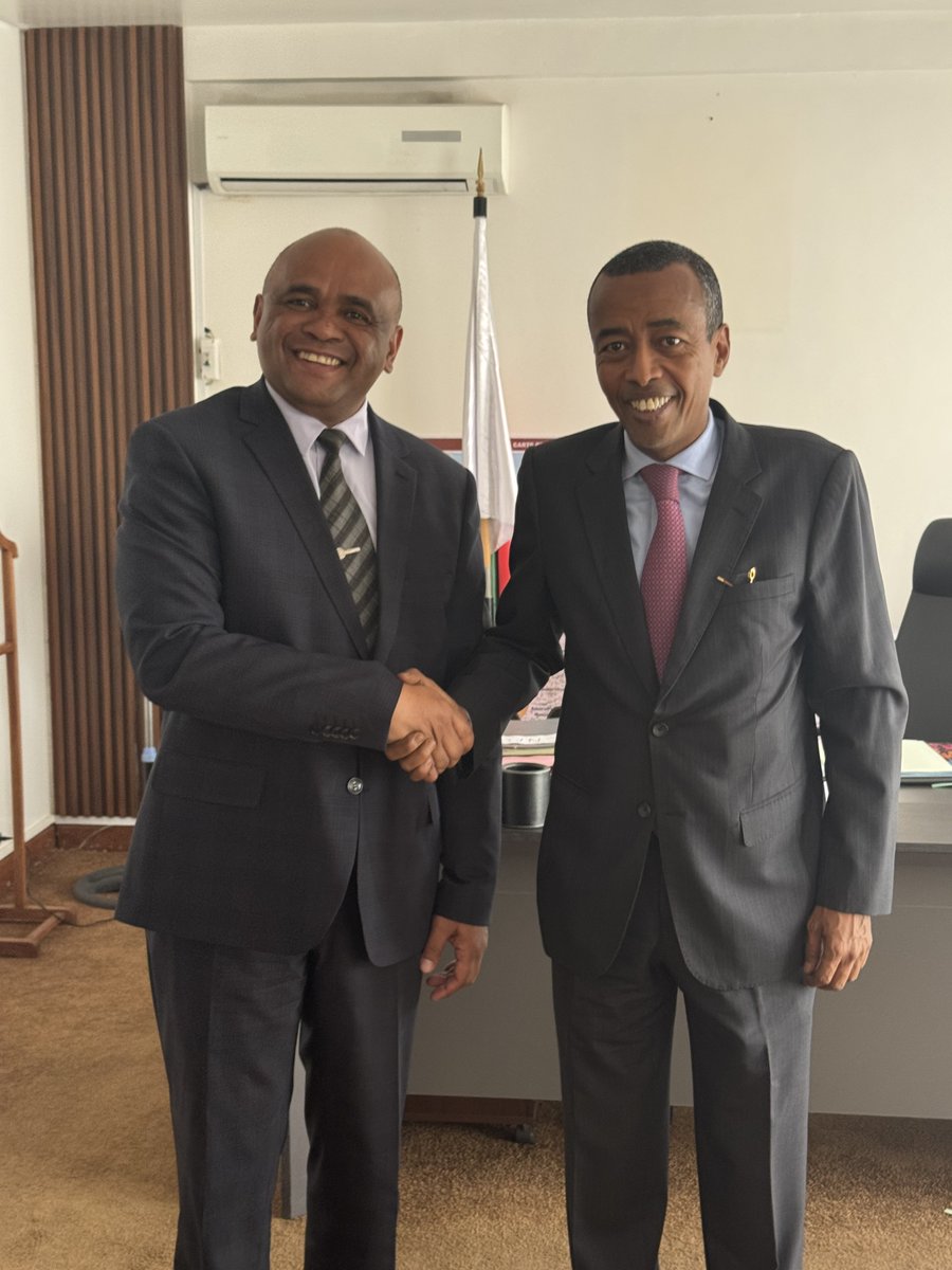 AmbMedIdriss's tweet photo. Interactions ce matin avec le Ministre de l’intérieur de Madagascar sur le processus électoral en cours https://t.co/7qS4695vJX
