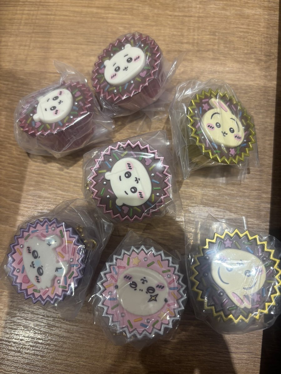 p0__nyan's tweet photo. ちいかわ 手作りおやつチャーム 平成女児チョコ 交換

譲：ちいかわ×3、うさぎ×2、モモンガ、ラッコ
求：ハチワレ
池袋手渡し(日程要相談で新宿手渡しも可能)にて交換可能な方
検索からでもお気軽にお声掛けください🙇🏻‍♀️ https://t.co/12XWhje4vQ