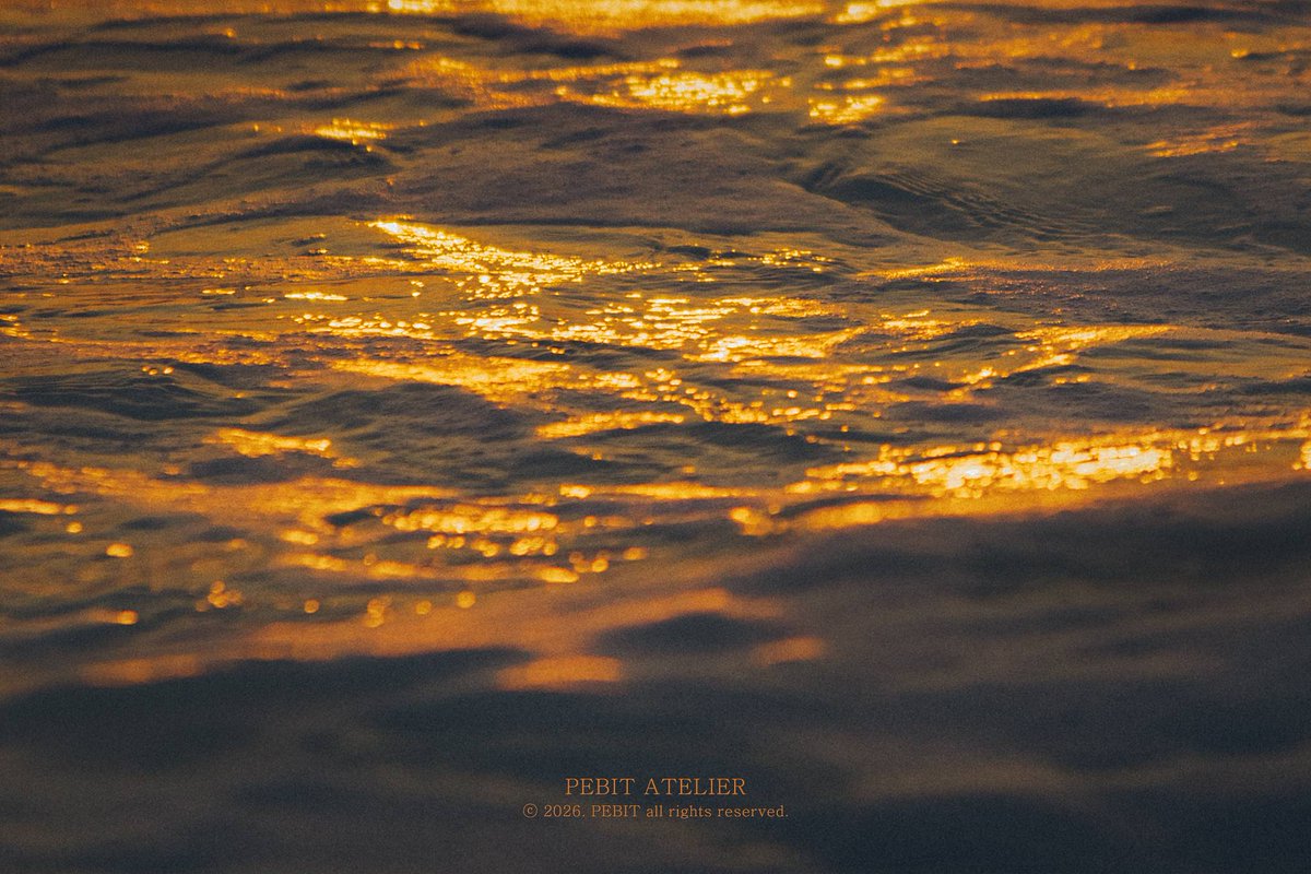 _pebit_'s tweet image. 바다 위에 피어난 사막