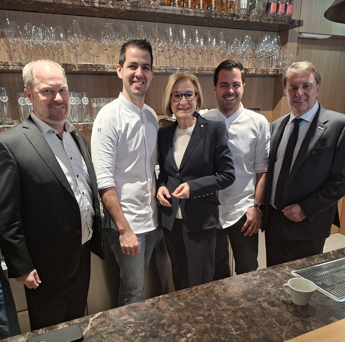 Als Beispiel einer gelungenen Unternehmensnachfolge wurde das Restaurant Görg in Katzelsdorf vorgestellt. Die Brüder Martin und Stefan Görg haben den Familienbetrieb von den Eltern übernommen und modernisiert. Mit starker Unterstützung von Land NÖ, WKO  und NÖBEG. Gelungen.