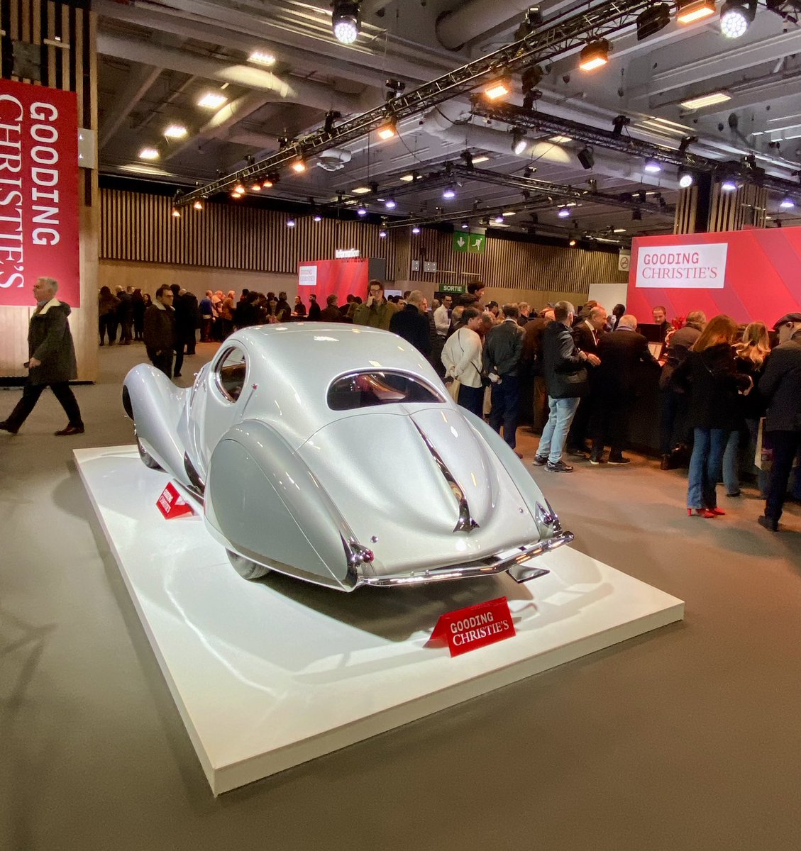 La diva du salon une rarissime et sublime Talbot-Lago T150-C-SS « Goutte d’Eau » carrossé par Figoni &amp; Falaschi de 1938. Un chef d’œuvre produit à une petite douzaine d’exemplaires…