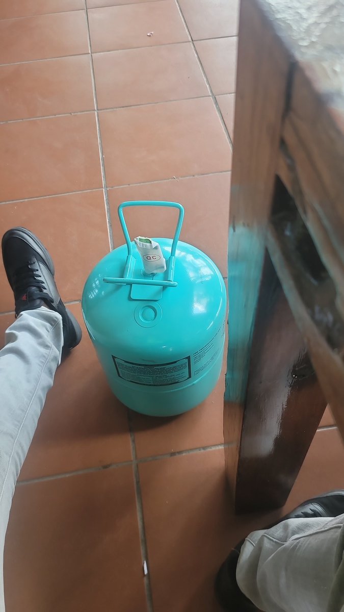 Unrulyking212's tweet image. Morning deliveries.

1×507 Refrigerant for a freezer room.

Refrigeration and Airconditioning 

📍The Meatery