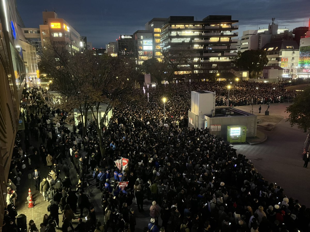 福岡に高市総理大臣来たる。
警固公園近づけねぇす。

警固公園での人数は安倍総理を超えた。
自民党は歴史的大勝利をおさめるだろう。