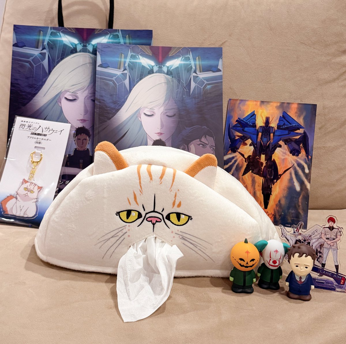 ハサウェイ、ネタバレ避けて言える感想は
とにかく猫！かわいい！
うちのツナにフォルムがそっくり🐈
ティッシュケース買った
#閃光のハサウェイ