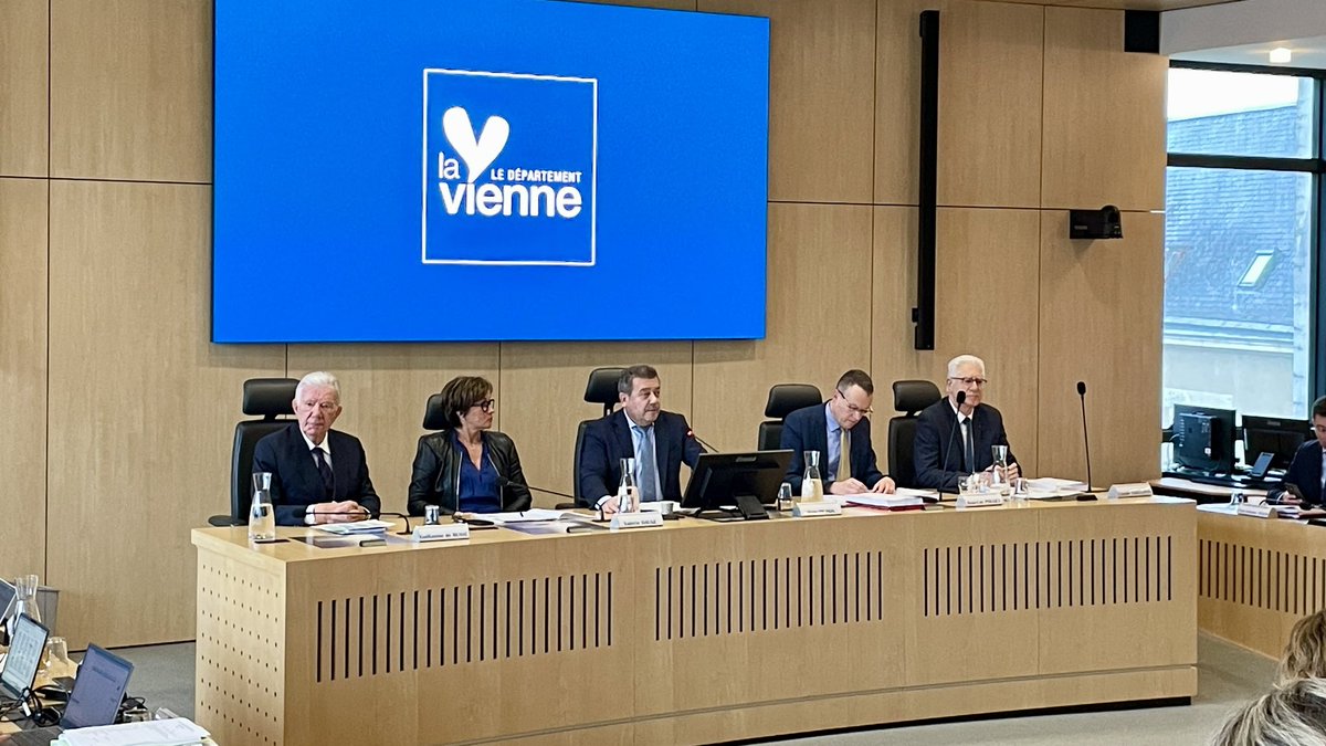 #Budget2026 | Ouverture de la 1ère séance de l’année consacrée au Débat d’Orientations Budgétaires 2026 📣

💬 « Un exercice budgétaire rendu chaque année plus compliqué en raison des tensions croissantes supportées par les collectivités, l’instabilité nationale et la pression