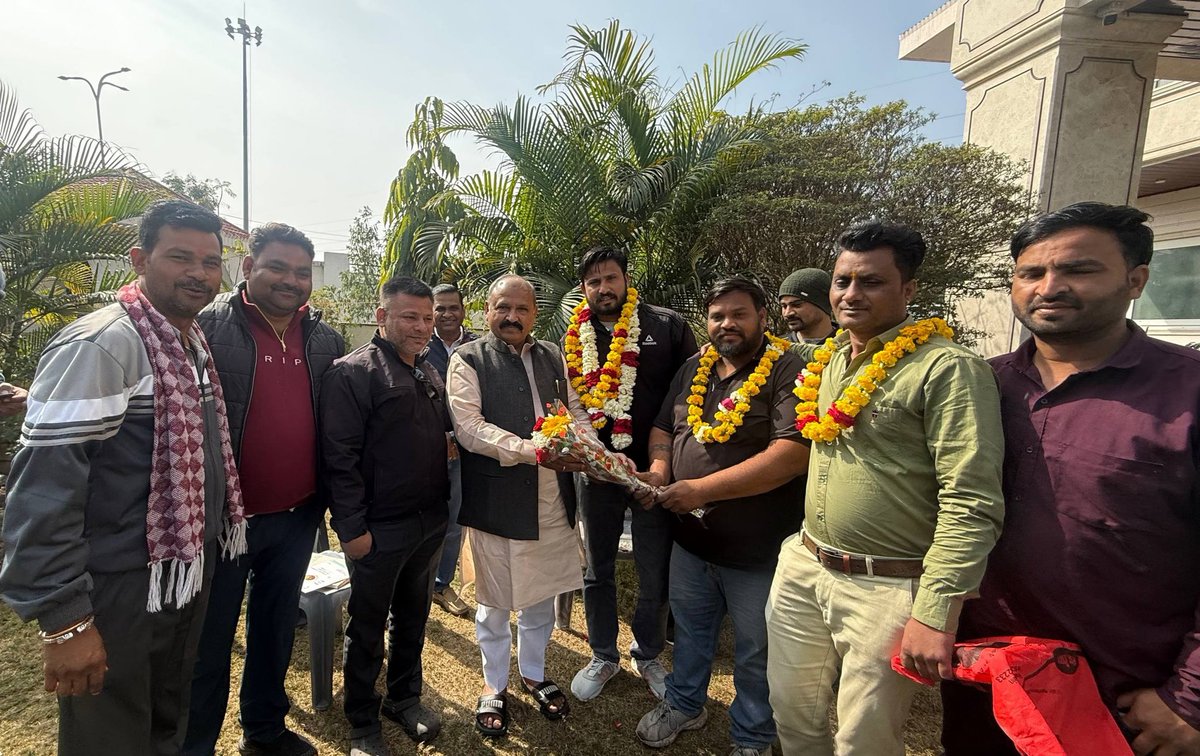 PrahladGunjal's tweet photo. आज अनुसूचित जाति कोटा जिला कांग्रेस की नवनियुक्त कार्यकारिणी के जिला महासचिव राजेंद्र जी रेगर, जसवंत जी रेगर, महावीर जी मंडोलिया हाथी खेड़ा,और कार्यकारिणी सदस्य सुरेश जी रेगर ने आज मेरे निवास पर आकर शिष्टाचार भेंट की इस अवसर पर उनके साथ हिमांशु शर्मा जी राजकुमार बोयत जी ,धर्माजी गोचर, हरिमोहन रेगर ,हेमंत शाक्यवाल, पिंटू प्रजापति, पवन सुमन कमल गोचर बांसरोता आशीष शर्मा प्रदीप जी ,और भाई सूरज बेरवा सहित कई कॉंग्रेस पदाधिकारी उपस्थित रहे । नई जिम्मेदारी के लिए सभी को बधाई एवं शुभकामनाएं दीं ।