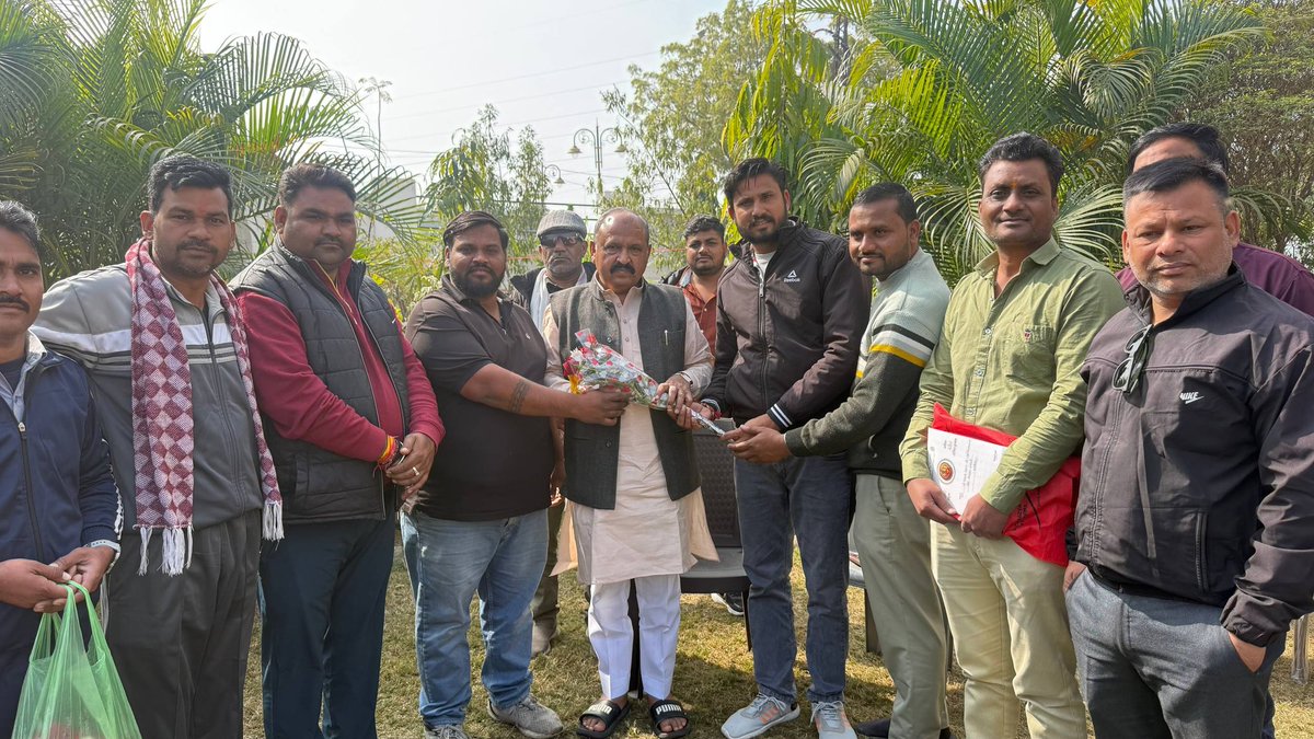 PrahladGunjal's tweet photo. आज अनुसूचित जाति कोटा जिला कांग्रेस की नवनियुक्त कार्यकारिणी के जिला महासचिव राजेंद्र जी रेगर, जसवंत जी रेगर, महावीर जी मंडोलिया हाथी खेड़ा,और कार्यकारिणी सदस्य सुरेश जी रेगर ने आज मेरे निवास पर आकर शिष्टाचार भेंट की इस अवसर पर उनके साथ हिमांशु शर्मा जी राजकुमार बोयत जी ,धर्माजी गोचर, हरिमोहन रेगर ,हेमंत शाक्यवाल, पिंटू प्रजापति, पवन सुमन कमल गोचर बांसरोता आशीष शर्मा प्रदीप जी ,और भाई सूरज बेरवा सहित कई कॉंग्रेस पदाधिकारी उपस्थित रहे । नई जिम्मेदारी के लिए सभी को बधाई एवं शुभकामनाएं दीं ।