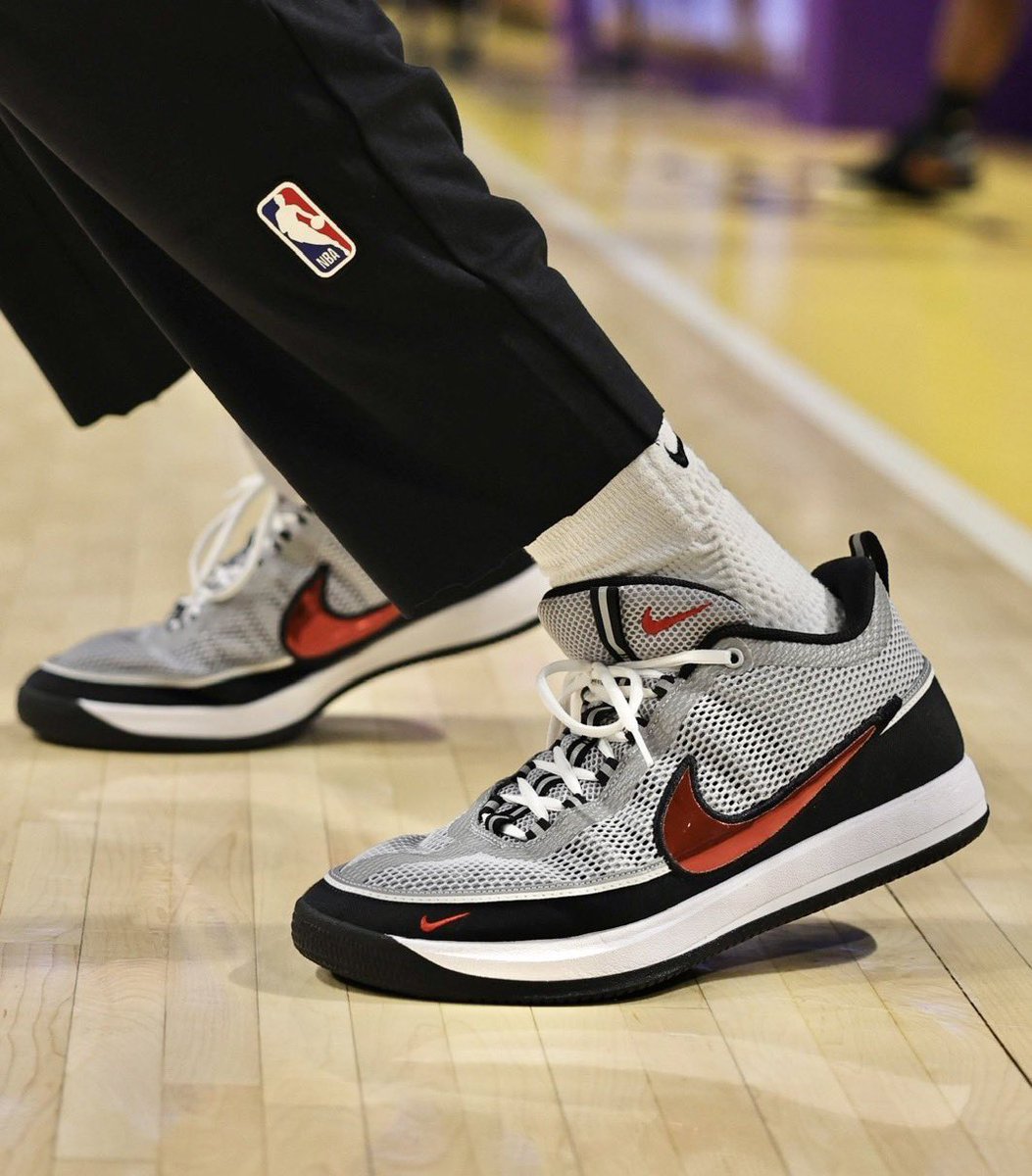 Nike Book 2 “Spiridon”』が国内2月6日（金）9:00 より発売［IQ0051