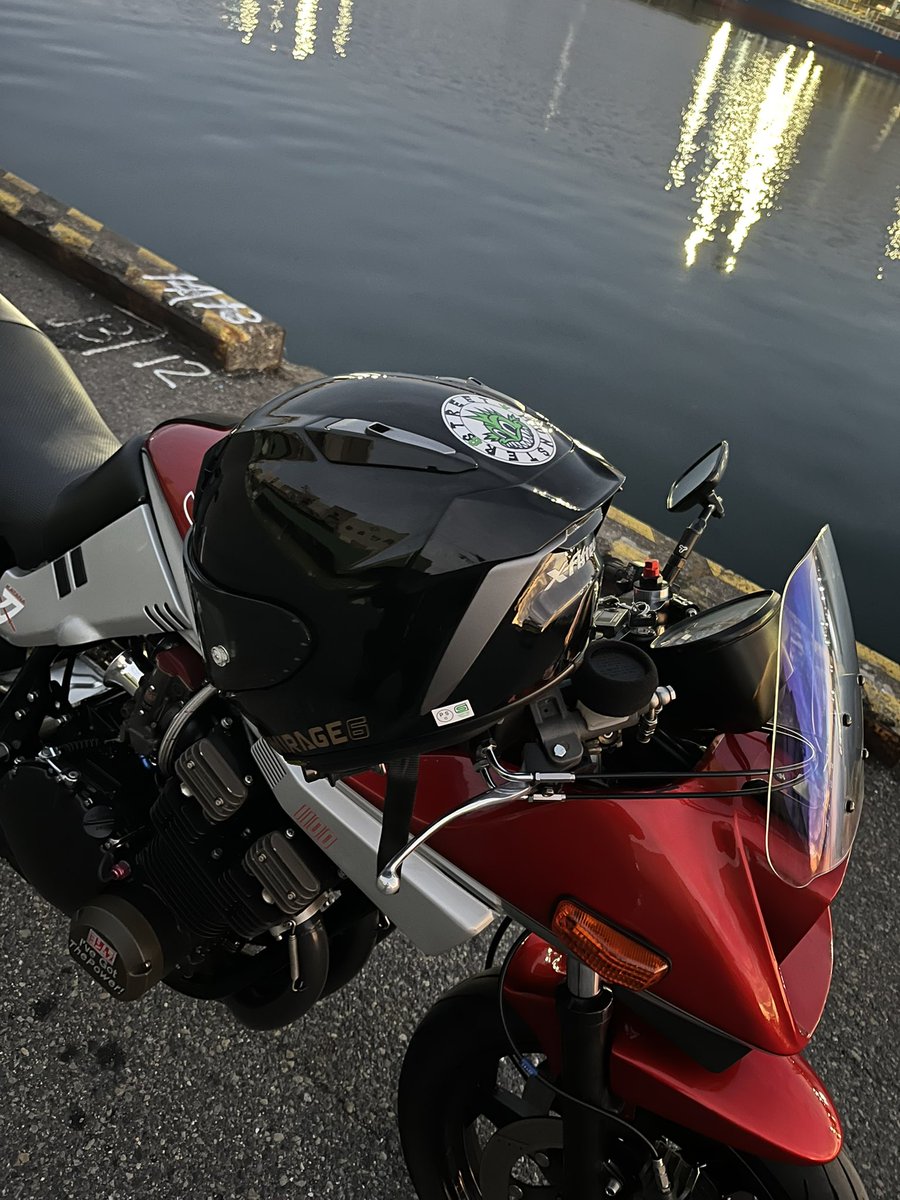 バイクとヘルメット