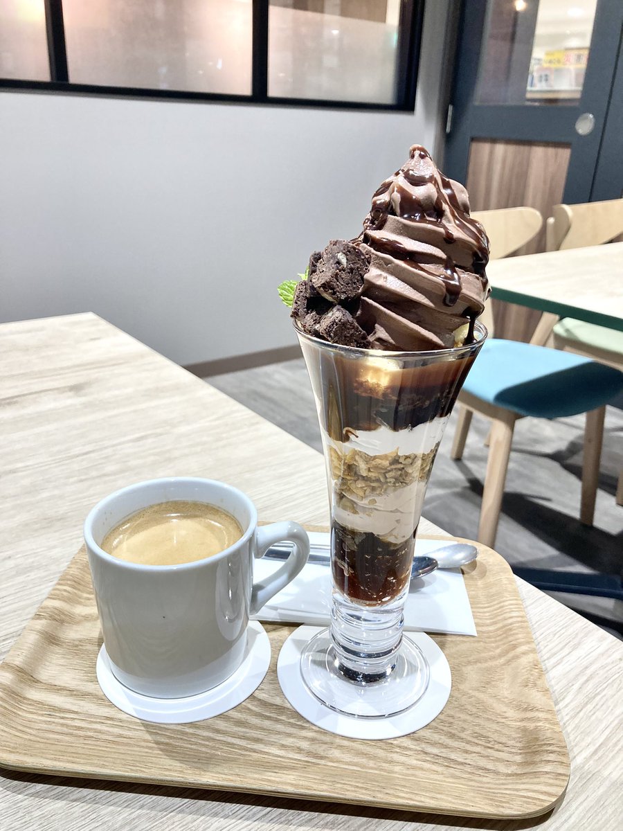 うさぎや倉敷店さん <a href="/usagiya_kura/">うさぎや倉敷店@カフェ ジョルジュラパン併設</a> の期間限定ショコラパフェいただきました。ソフトクリームが濃厚でうま〜❤︎
#ジョルジュラパン
