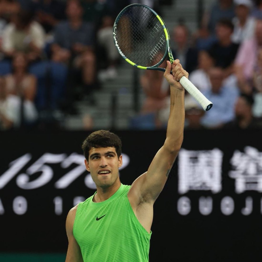 DE CARLITOS A CARLOS.

Para mí este partido es un antes y un después en la carrera de Alcaraz. 

Si su “asignatura pendiente” era aprender a ganar sufriendo, cuando no estás al 100%, cuando el cuerpo no responde, hoy se ha superado a sí mismo. Ha roto barreras.

Al más puro