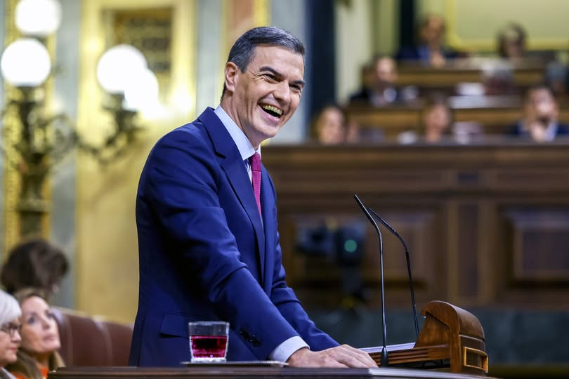 Morir con una sonrisa en la boca, debería ser cosa de santos, y no de canallas, embusteros, falsos, trileros, cobardes, vendepatrias y miserables.