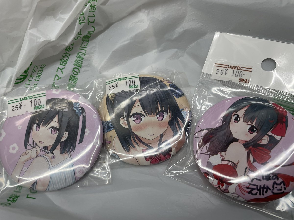 BOOKOFFでカントク先生と、らぐほのえりか先生の缶バッチ買った！！ 1