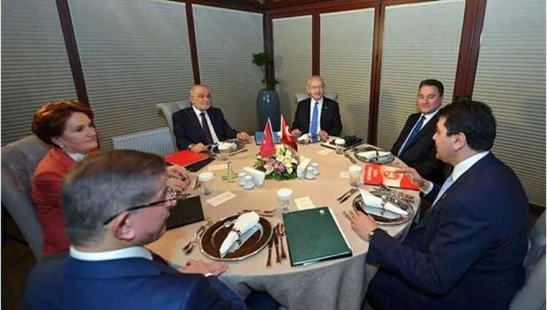 Galatasaray transfer komitesi 365 toplantısını gerçekleştirdi. Çıkan sonuç tafartarı kanser etmek🤪

#gramaltın
#operasyon
#SONDAKİKA