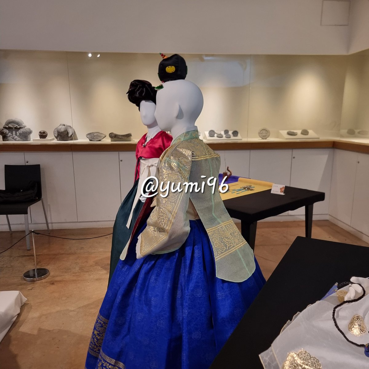 원광디지털대학교 한국복식과학학과 졸업전시회 "품위에 모던을 더하다". 제 강의 수강생으로 인연을 맺고 학과에 편입추천을 하여 졸전까지 멋지게 해낸 중국인제자의 작품을 보니 뿌듯하고 기특하더이다. 그녀의 앞길을 위해 부던히 서포트하겠다 다짐했다지요.#원광디지털대학교 #한국복식과학학과