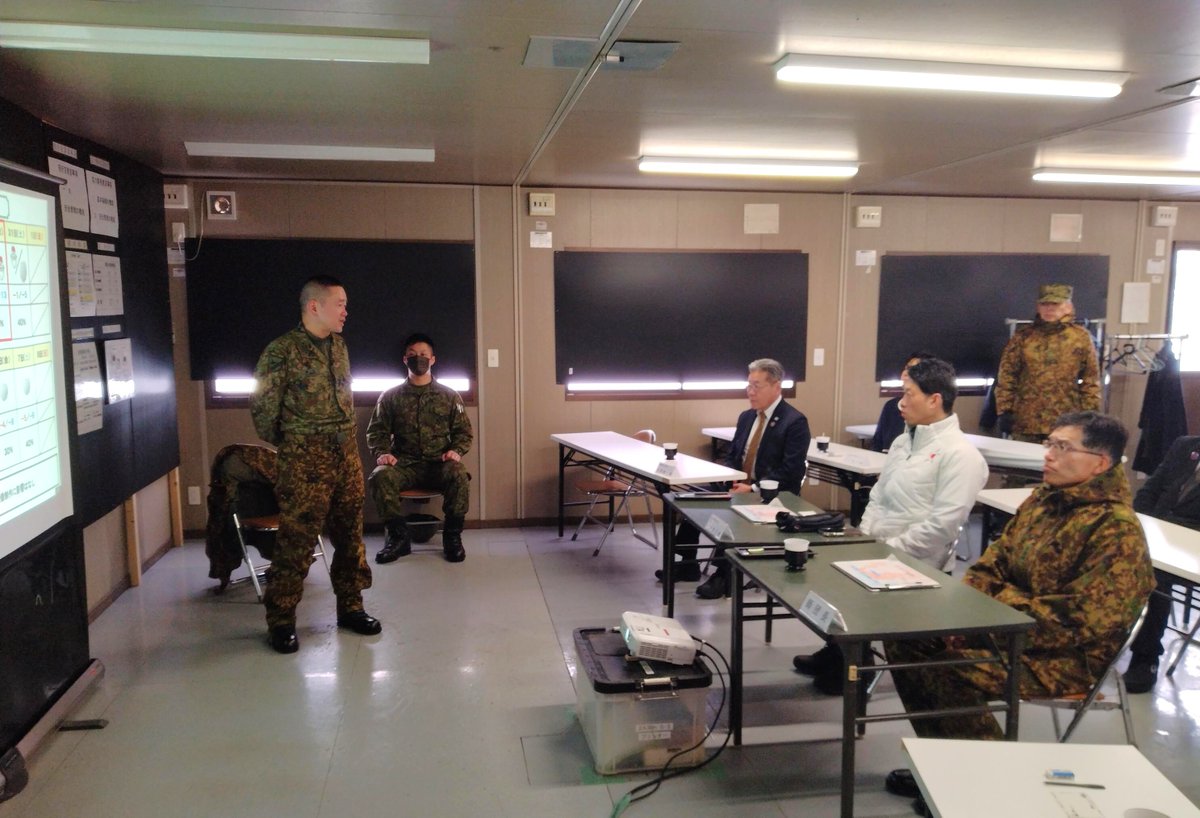 ／
旭川冬まつりの準備が進んでいます📢
＼
第67回旭川冬まつりの大雪像の制作などにご協力いただいている、陸上自衛隊第2師団長の現地視察が1/30(金)に行われ、今津市長が同席しました。