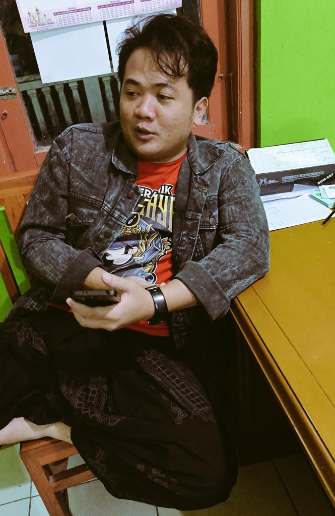 Wolak walike ndunyo,
Kabeh nduweni mongso,
Bungah lan susah bakal teko sak wayah-wayah,
Padang ora sak teruse,
Peteng ora sak lawase.