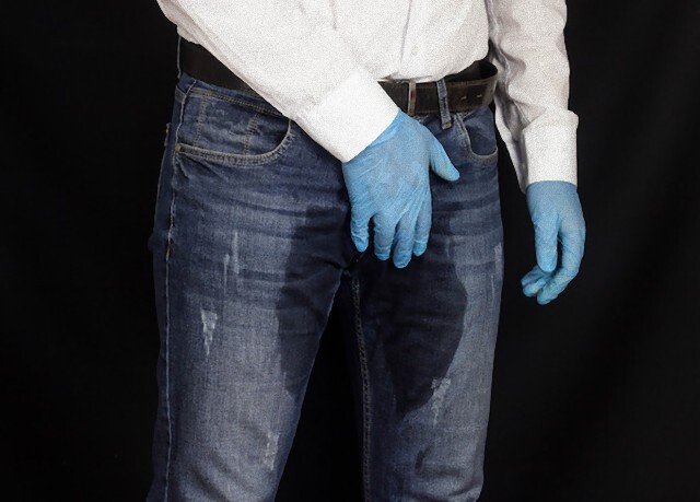 karapaia's tweet image. ＜話題の記事＞
漏らしてないから、仕様だから。最初から股間が濡れているように着色されたジーンズが登場
karapaia.com/archives/52302…