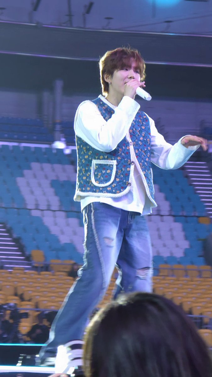 김장하러와서 조끼만 낼름입고 tv나오는 가수 따라하는 조카st.....😆