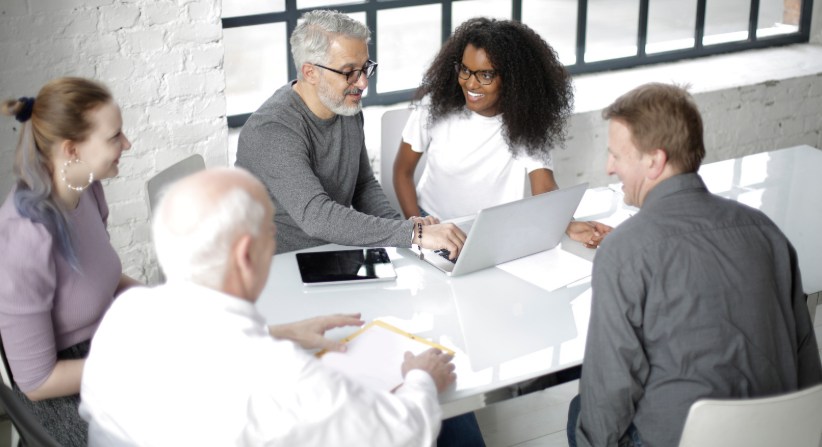 Gezocht: schakel tussen de vrijwilligers, bestuur en de medewerkers van stichting vrienden van @Sa-Net Woonzorg. Een vrijwilligerscoördinator die ervaring heeft in organiseren en coördineren en maatschappelijk betrokken is. vrijwilligerscentraledoetinchem.nl/vacatures/vrij…