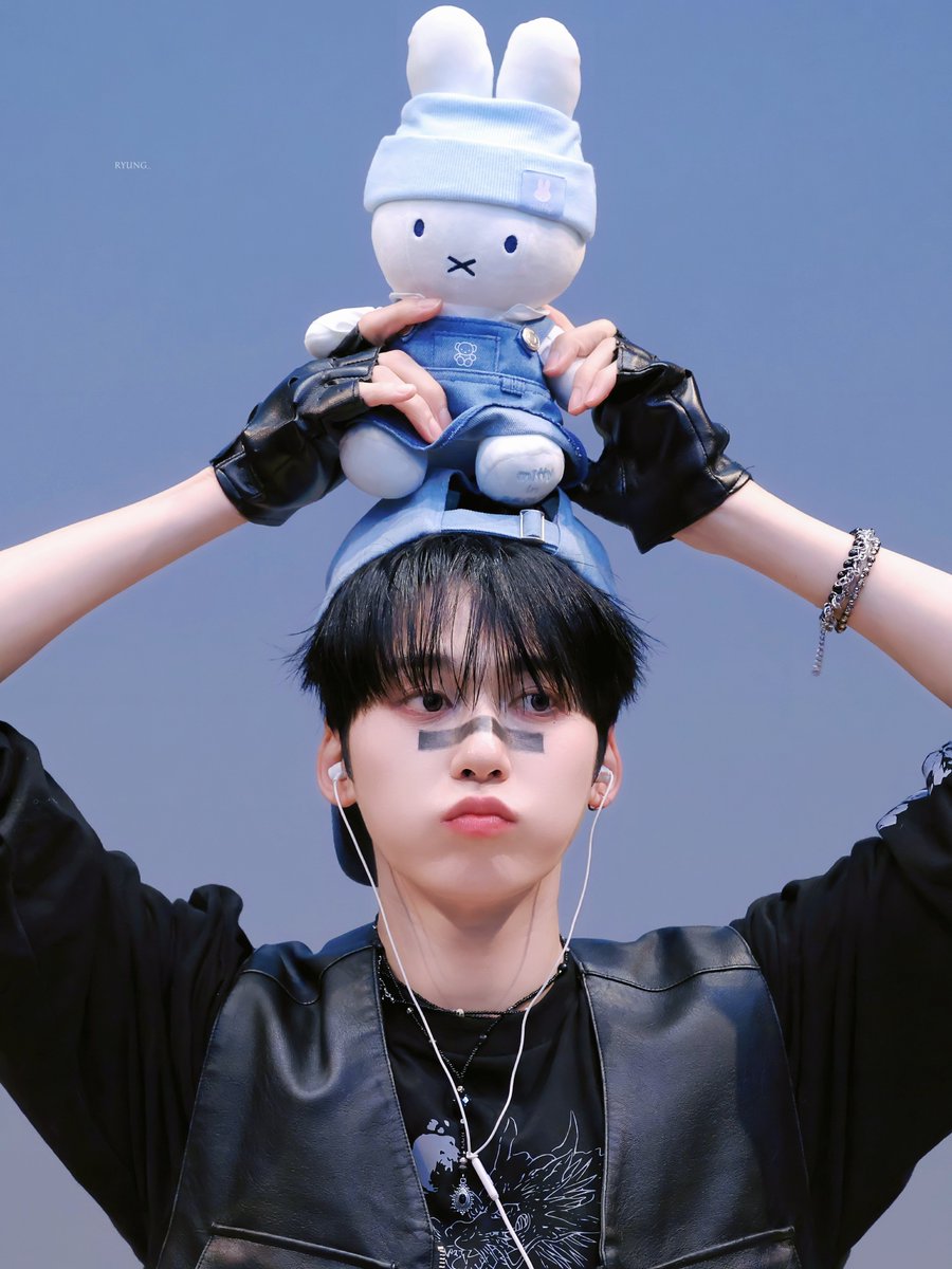 RYUNG_ONEUS's tweet photo. 260129 Grenade 케타포 대면

°×°

#원어스 #ONEUS 
#건희 #KEONHEE https://t.co/uxkT1U5o3g