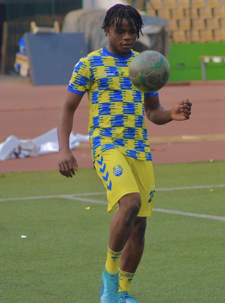 imfuraluc01's tweet photo. #RPLTransfers 

Sinaly Mory Diarra is officially an AS Kigali player. 

The 21-year-old Congolese left-sided defender joins AS Kigali after spells with AS Otoho (Congo). 

@bbkigalifm 89.7 FM https://t.co/L0i5f9nxqa