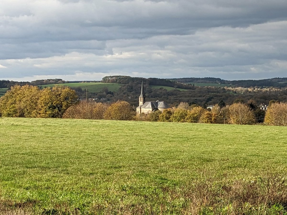 Ankhge's tweet image. Petite balade en campagne bretonne.