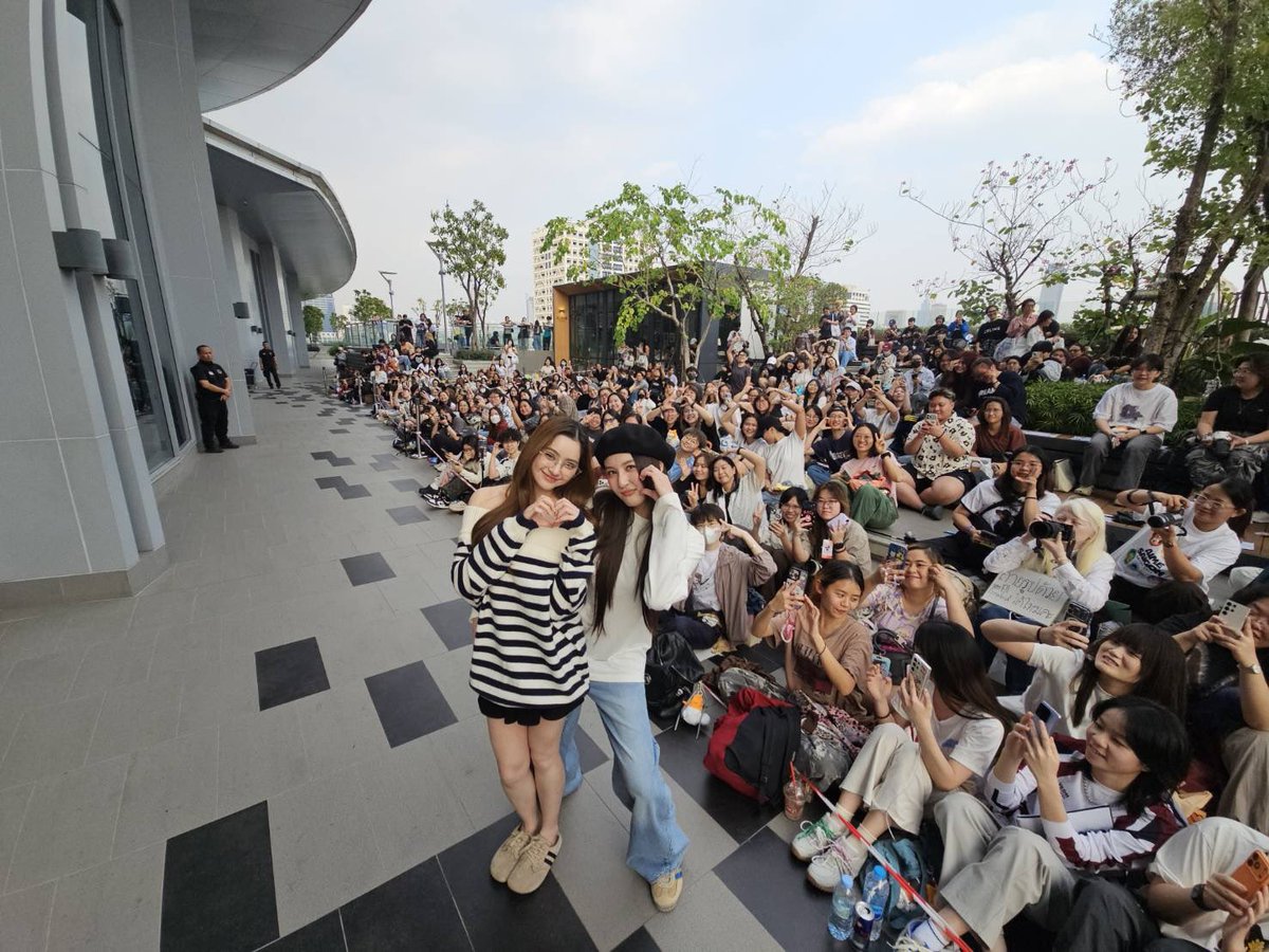 GmmtvShop's tweet photo. วิว - มิ้ม ดีใจที่ได้เจอกับทุกคนนะคะ ขอบคุณทุกคนที่มาหากันน้า ไว้มาเจอกันใหม่น้า

@view_benyapa @mimrtd

#สนามอ่านเล่น2026xViewMim
#GMMTV https://t.co/xrMK7HjN1Q