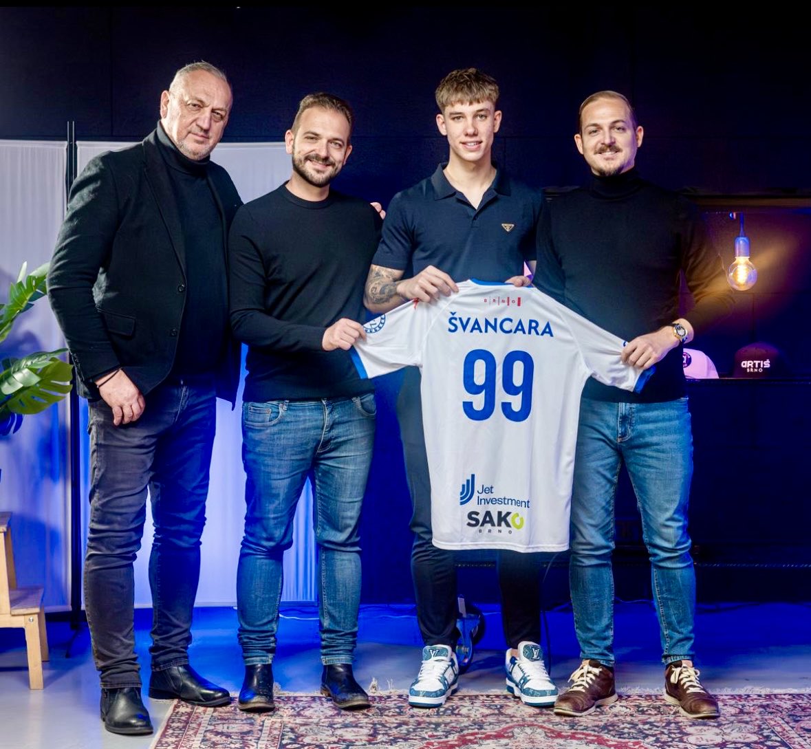 Daniel Švancara definitivně hráčem <a href="/skartisbrno/">SK Artis Brno</a> ✍️ přestup v rámci jihomoravské metropole je zpečeťen ✅ Dan opouští <a href="/FCZbrojovkaBrno/">FC Zbrojovka Brno</a> a stává se novým hráčem Artisu Brno, kde podepisuje kontrakt do léta 2029

#globalsports #prestupy #transfers #artis #zbrojovka #brno #svancara