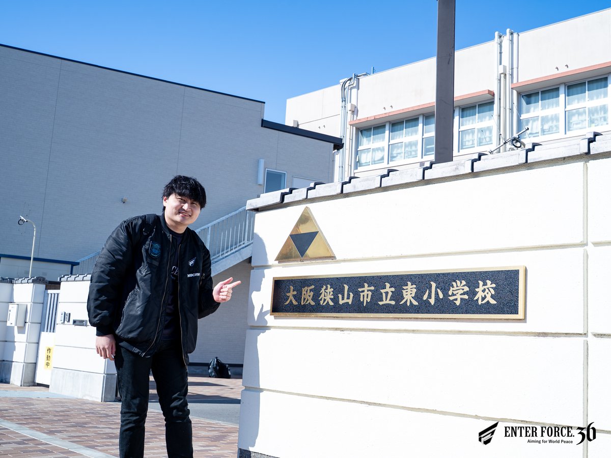 【E36が小学校へ🪽🏫】

今日はHurt選手と「大阪狭山市立東小学校」で職業講話をさせていただきました！

"Hurtさんは大会の時どんな1日を過ごすの？"
"eスポーツチームの仕事ってなに？"
"お母さんお父さんはどう思ってる？"

そんな純粋な疑問にも答えさせていただきました🧑‍🏫