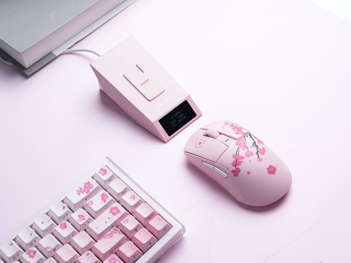 Dareu_Global's tweet photo. AE6 PRO is powerful.
DAREU’s Sakura Series is loved.
So… what happens when they meet?
🌸AE6 PRO – Sakura Pink
Coming soon to South Korea 🇰🇷
Romance meets performance ✨
#AE6PRO #SakuraSeries #DAREU #ComingSoon 🌸 https://t.co/gzaBqYOn42