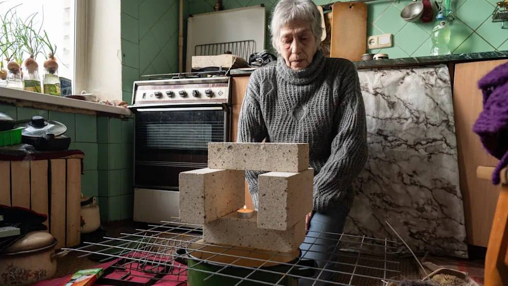 DavidIlnitsky's tweet image. Евгения Бесфамильная-85 лет, умерла в неотапливаемой киевской квартире.
Женщина-дитя Холокоста, выросла в детдоме и жила без родных.
В середине января во время экстремальной волны холода и длительных отключений электричества и воды она умерла,сердца не выдержало.
Такая вот судьба