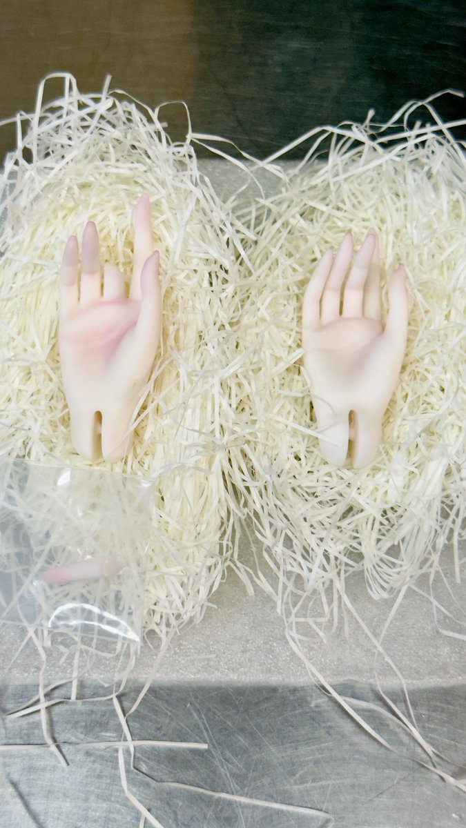 無事、
塗装お願いしてたハンド帰ってきました。
安心しました。良かった。

時間は掛かりましたが、
これでやっと完全体になります。

最後までメッセージでのやり取りで
きちんと対応して頂いた
#legenddoll さんありがとうございました

感謝いたします🙇

以前の投稿は削除いたします。