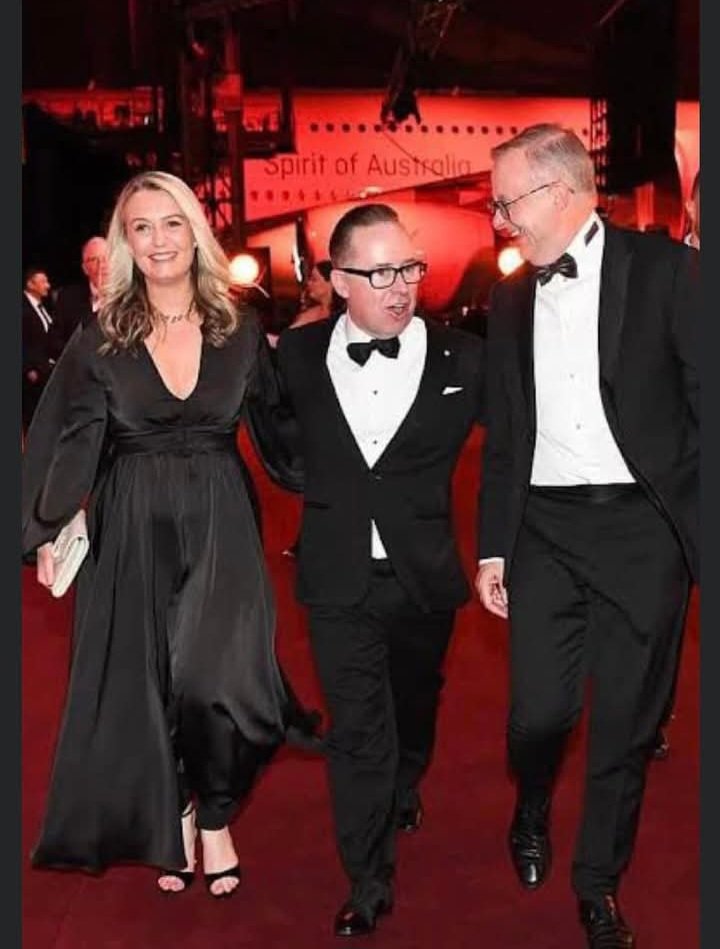 A question. 
Which one is the 3rd wheel.