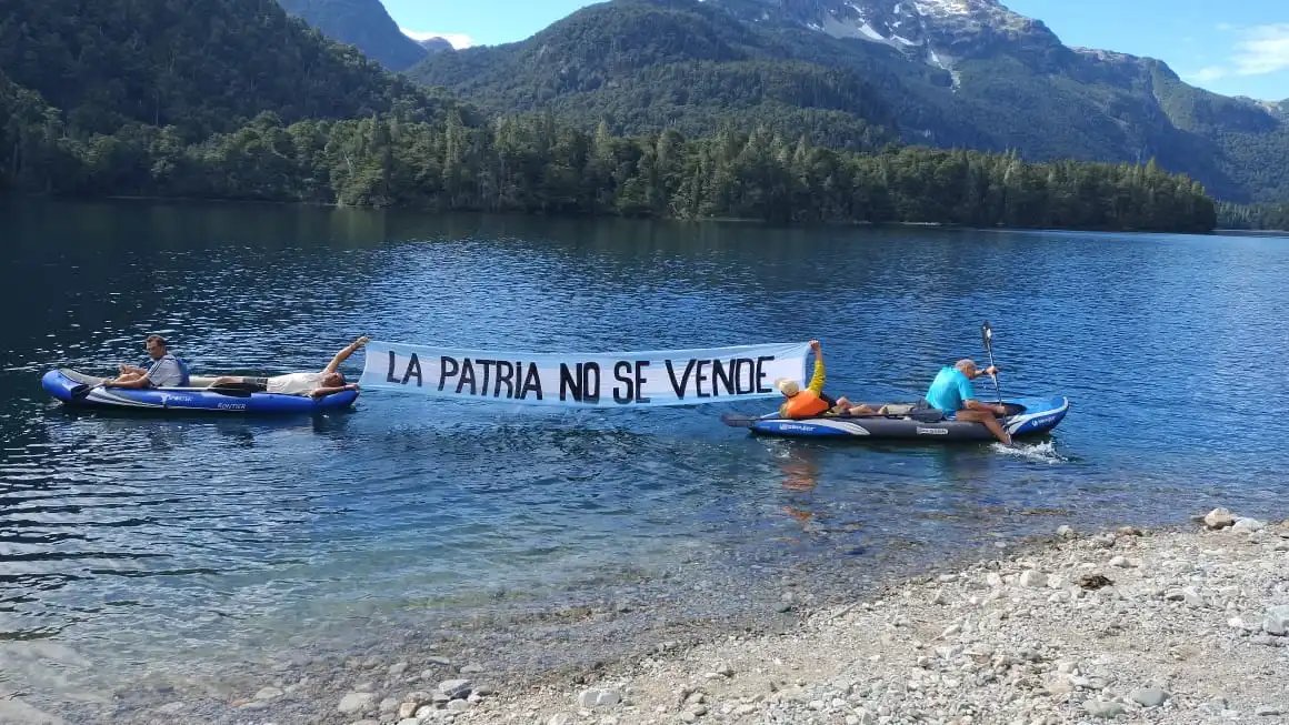 HOY VIAJAMOS A LAGO ESCONDIDO
1- Por la SOBERANÍA NACIONAL
2- En SOLIDARIDAD con nuestros compatriotas
3- Con DONACIONES para entregar
4- Para denunciar a MILEI X entregar la PATAGONIA
5-Reclamar la RECUPERACIÓN de TIERRAS
6- Proteger GLLACIARES
6- 21 AGRUPACIONES 17 PROVINCIAS
