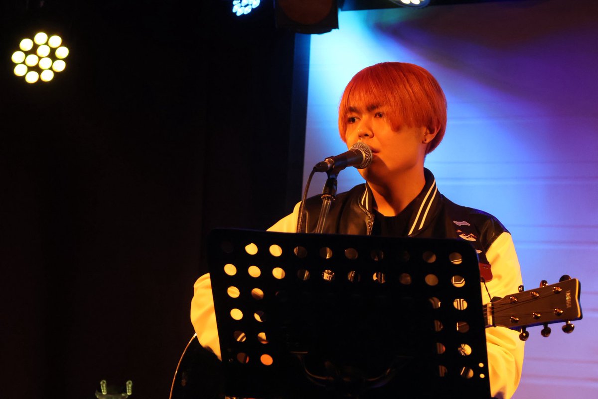 TAC__project's tweet photo. 【COCOROCKver.6❄️】
1組目のアーティストは…
しゅん、。でした🤍
力強い歌声で会場を盛り上げてくれました🌼

#COCOROCK
#TACproject
#TACプロジェクト
#シンガーソングライター
#弾き語り
#中津StepHALL
#樋口宗孝がん研究基金 https://t.co/RNbxyUnxpz
