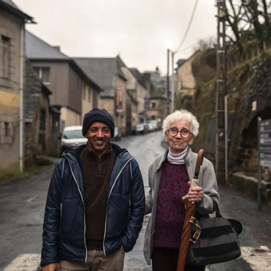 🌍❤ « L’immigration a redonné un souffle de vie à ce village »  En Aveyron, un village reprend vie grâce à l’accueil de familles immigrées ! Les écoles se remplissent, la maison de retraite retrouve du personnel, et les liens sociaux se reforment. Une belle histoire