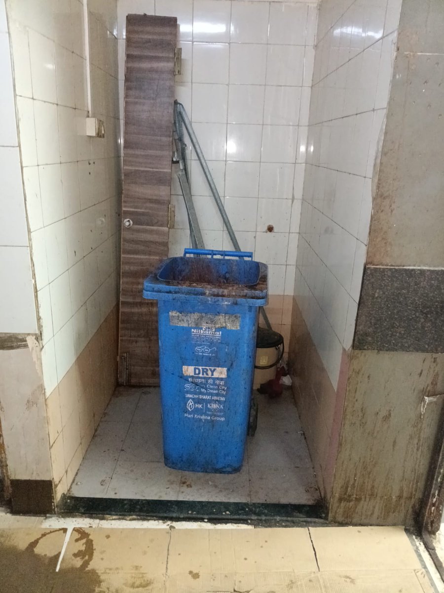 Cooper Hospital Emergency OPD जवळील स्वच्छतागृहांची अवस्था अत्यंत खराब आहे.
कृपया तात्काळ कारवाई करा.
<a href="/mybmcWardKE/">Ward KE BMC</a> <a href="/mybmc/">माझी Mumbai, आपली BMC</a> <a href="/chetanbelkar02/">Chetan Belkar</a> <a href="/MyVileparle/">My Vileparle & Juhu</a>