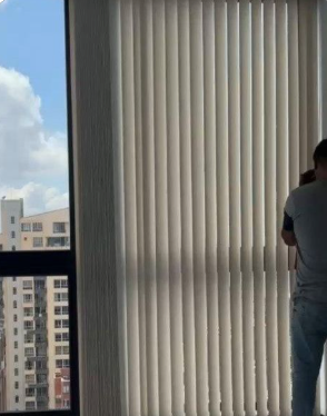 PersivenIberica's tweet image. Control solar funcional para espacios amplios.
Orden visual, regulación eficiente y estética profesional.#CortinasVerticales #EspaciosContract #ControlSolar #PersivenIberica