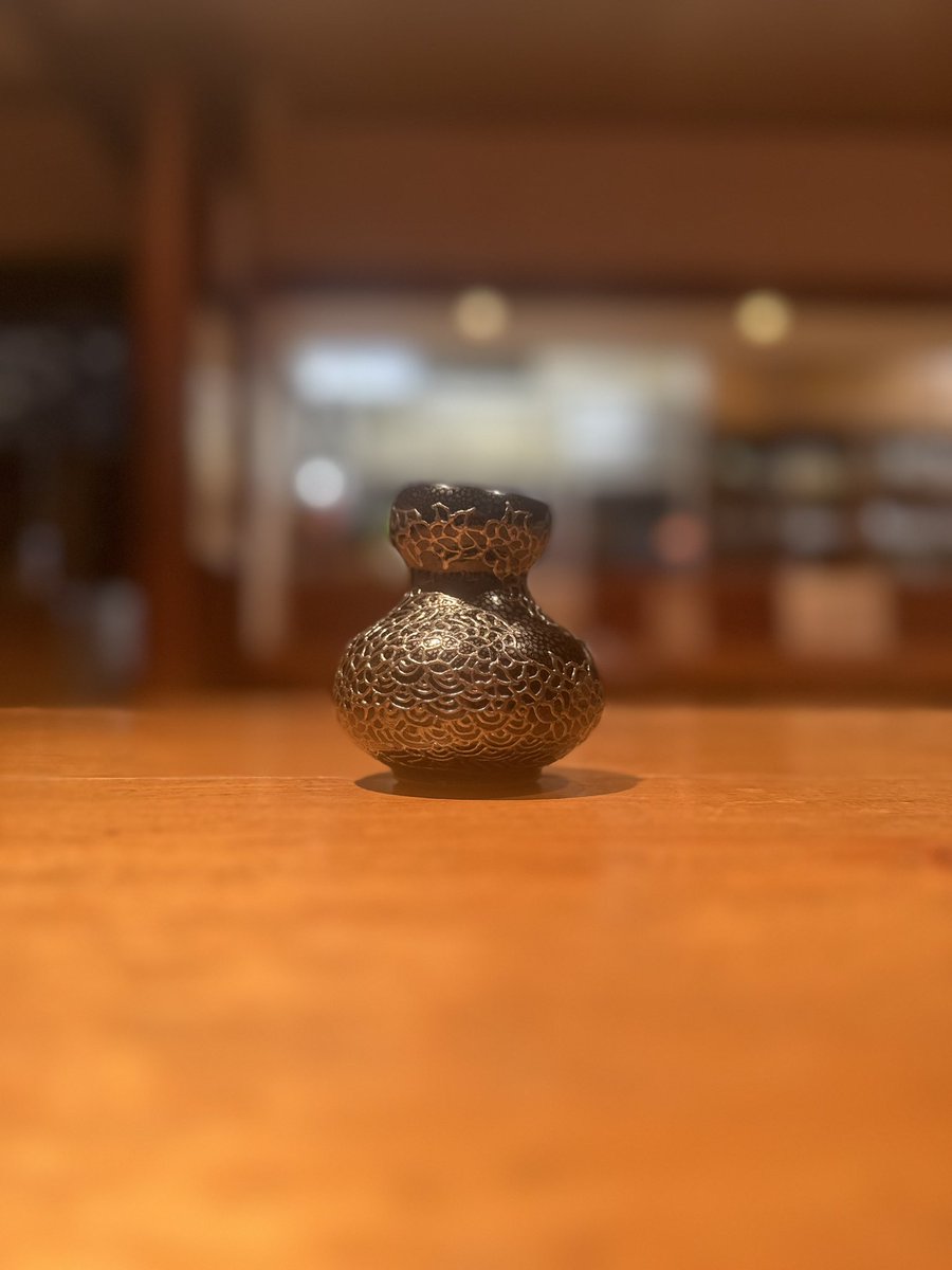 helloQUALIA's tweet photo. 小さな徳利へペイント　
昔陶芸体験で作ったやつだったような…
記憶が曖昧。
no.4195 https://t.co/VZyIr65Tjw
